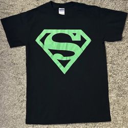 Gildan Heavy Cotton Men’s S Black Crew Neck Superman Graphic Short Sleeve TShirt 