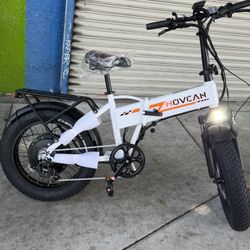 Movcan Q20 Folding Electric Bike 1000W motor folding e-bike with 52V battery, up to 30MPH speed & 40-mile range. NFC display & fat tires. Battery 52V 