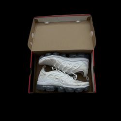 Nike Air VaporMax Plus Triple White