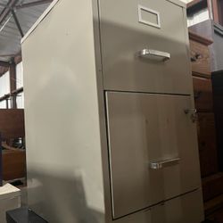 Locking File Cabinet 