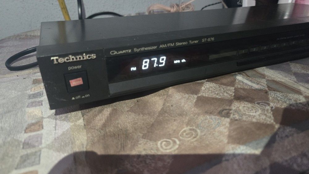 Technics ST-S76 Quartz Synthesizer Am/Fm Stereo Tuner