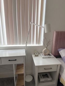Modern White LED Floor Lamp / Reading Light – Fully Adjustable