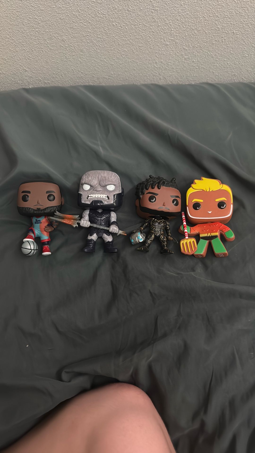 4 Funko Pops