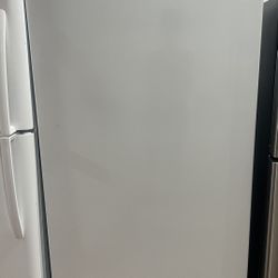 Selling Upright Freezer GE