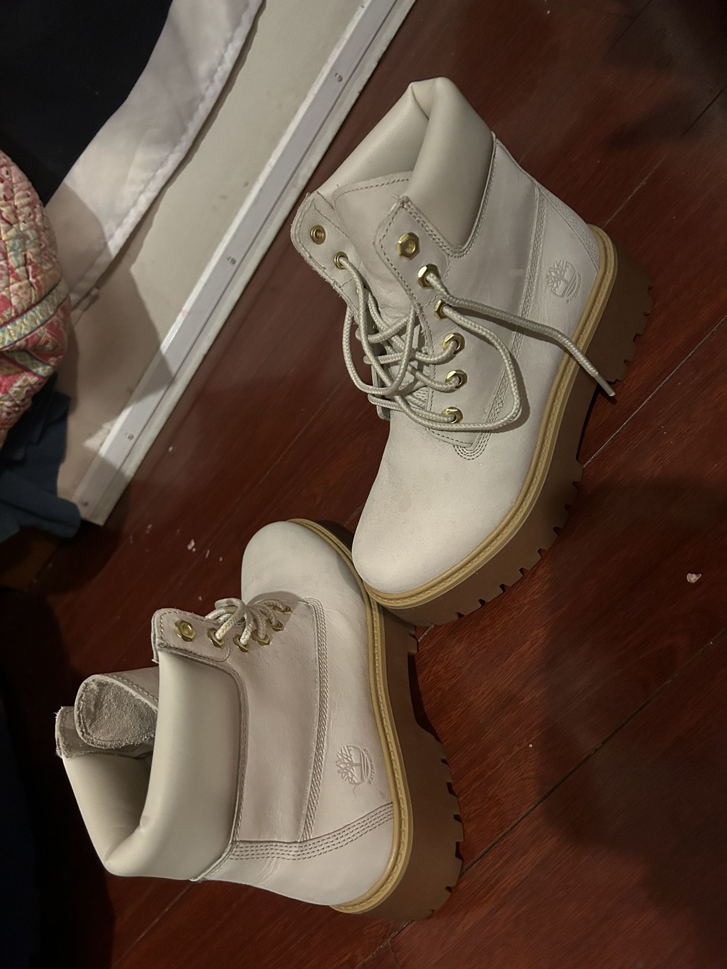 Timberland White Swayed Boots 