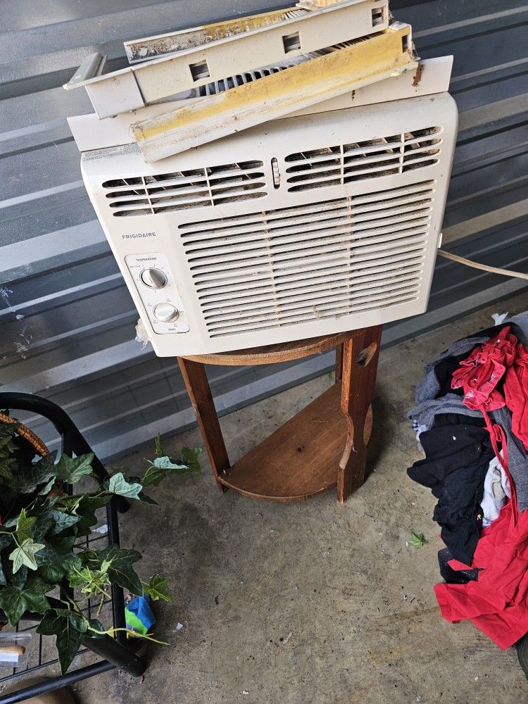 Ac Unit Works Fine  Frigidaire 