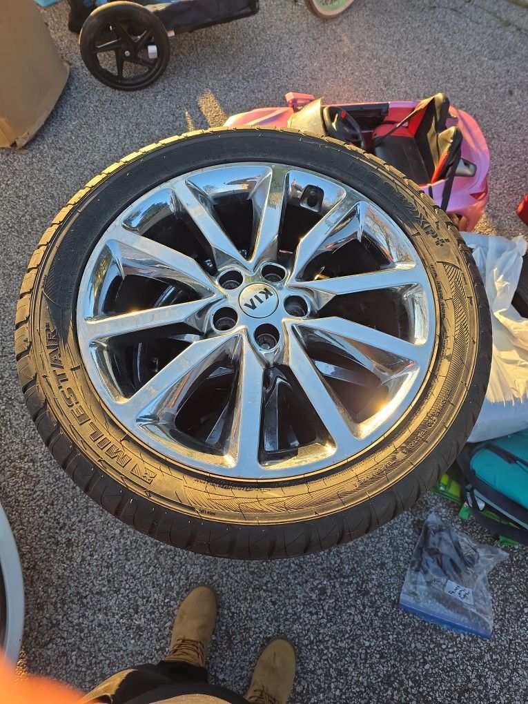19 Inch Kia Sorento Rim Set And Tires