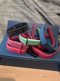 Fitbit With Charger And Exchangeable Bands