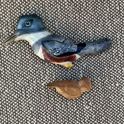 Vintage Hand-Carved Birdies Folk Art Kingfisher & Generic Pins/Brooches - Qty 2