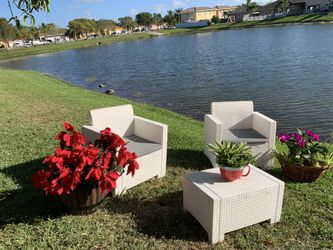 New Italian outdoor furniture in its box 1 year warranty