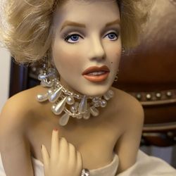 Very  Gorgeous  Marley Morrow statue With the bench