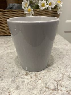 Ceramic planter $5