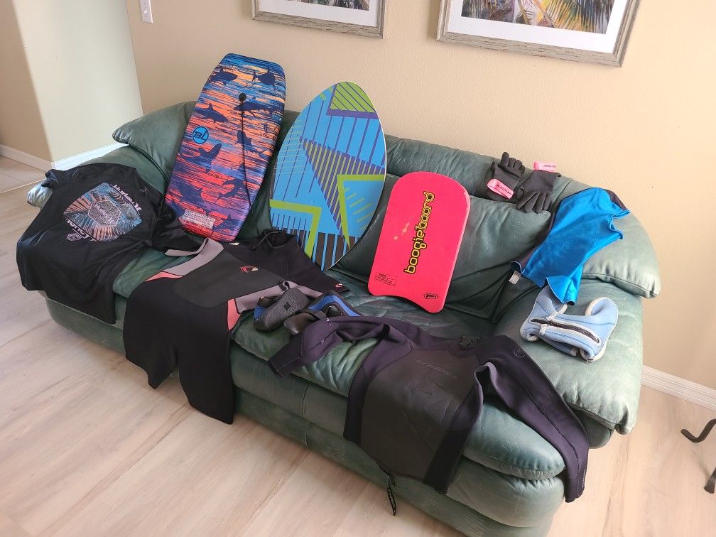 CRAZY CHEAP!! - ALL THIS BEACH N WATER GEAR - ONLY $85