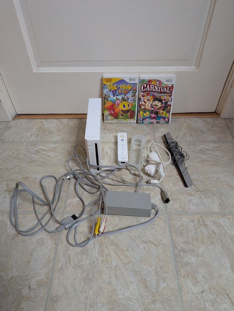 Complete Working Nintendo Wii With Games