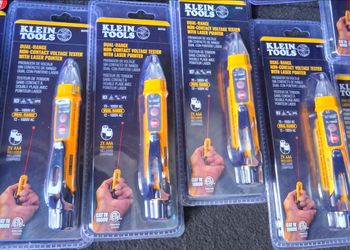 KLEIN TOOLS DUAL RANGE NON CONTACT TESTER W/ LASER POINTER