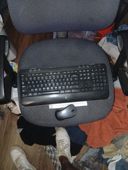 Wireless Black Logitech mouse and keyboard
