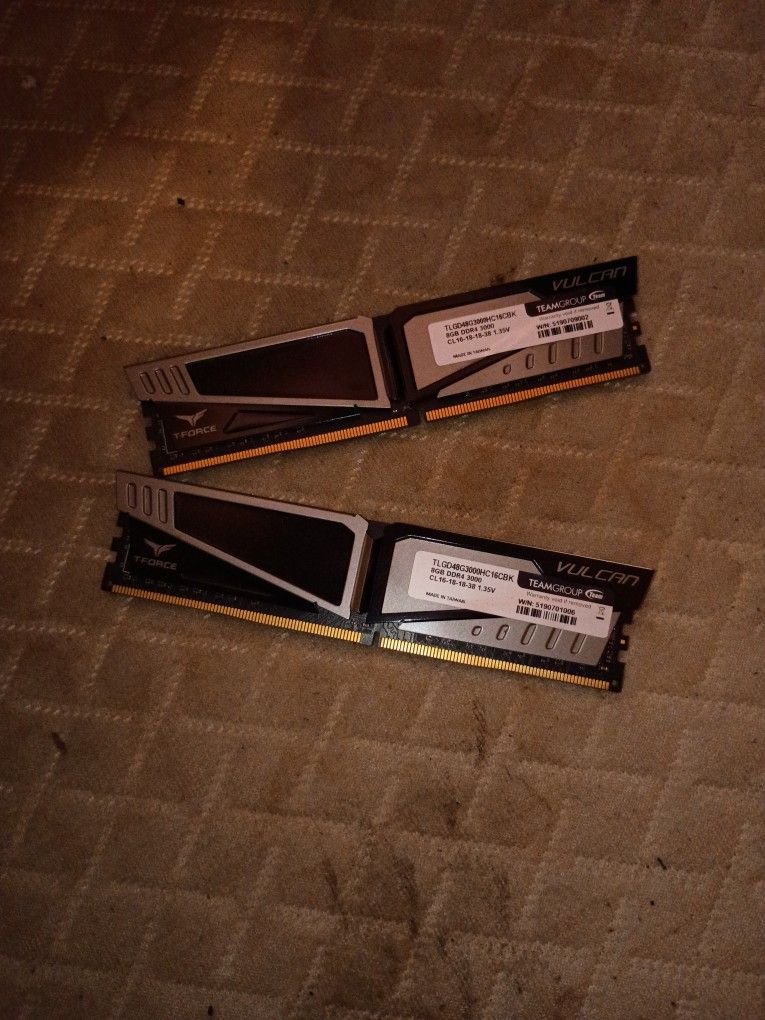 Vukcan 8 Gig Ram Sticks