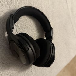Men's bluetooth headphones missing usb