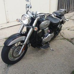 Kawasaki Vulcan 900 Motorcycle 