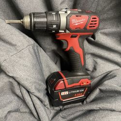 Milwuakee18v drill no charger