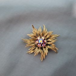 Vintage LISNER brooch