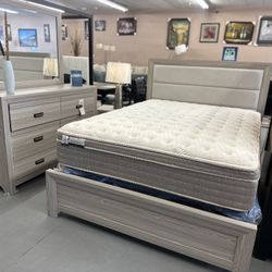 4Pcs Queen Bedroom Set $699