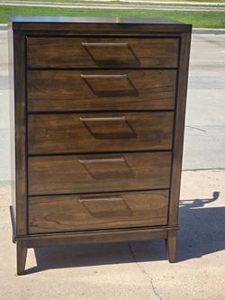 DRESSER