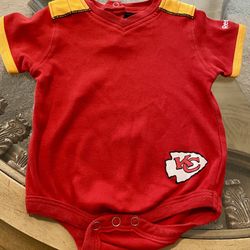 (NEW)  NEVER WORN NFL Team Apparel  KANSAS CITY CHIEFS Onesie