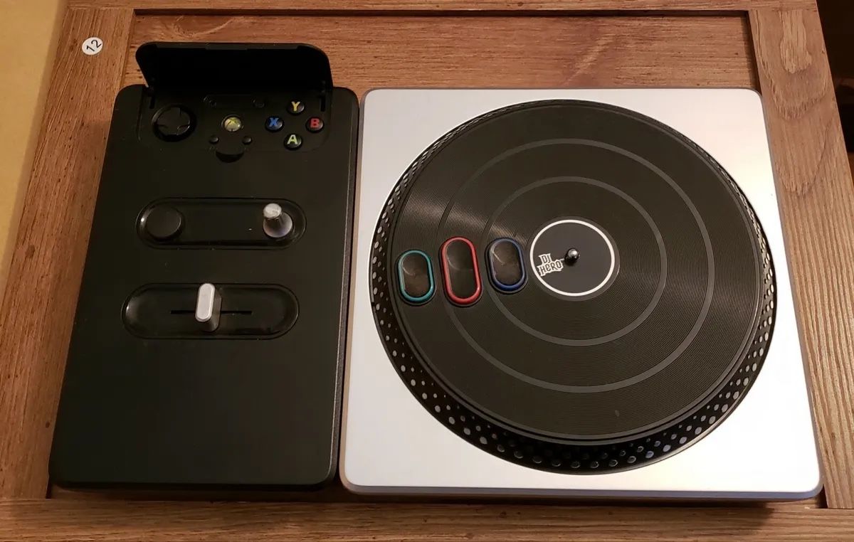 DJ Hero turntable