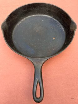 No. 9 Favorite Piqua Cast Iron Skillet