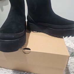 Uggs New Short Leather Uggs Size 8 