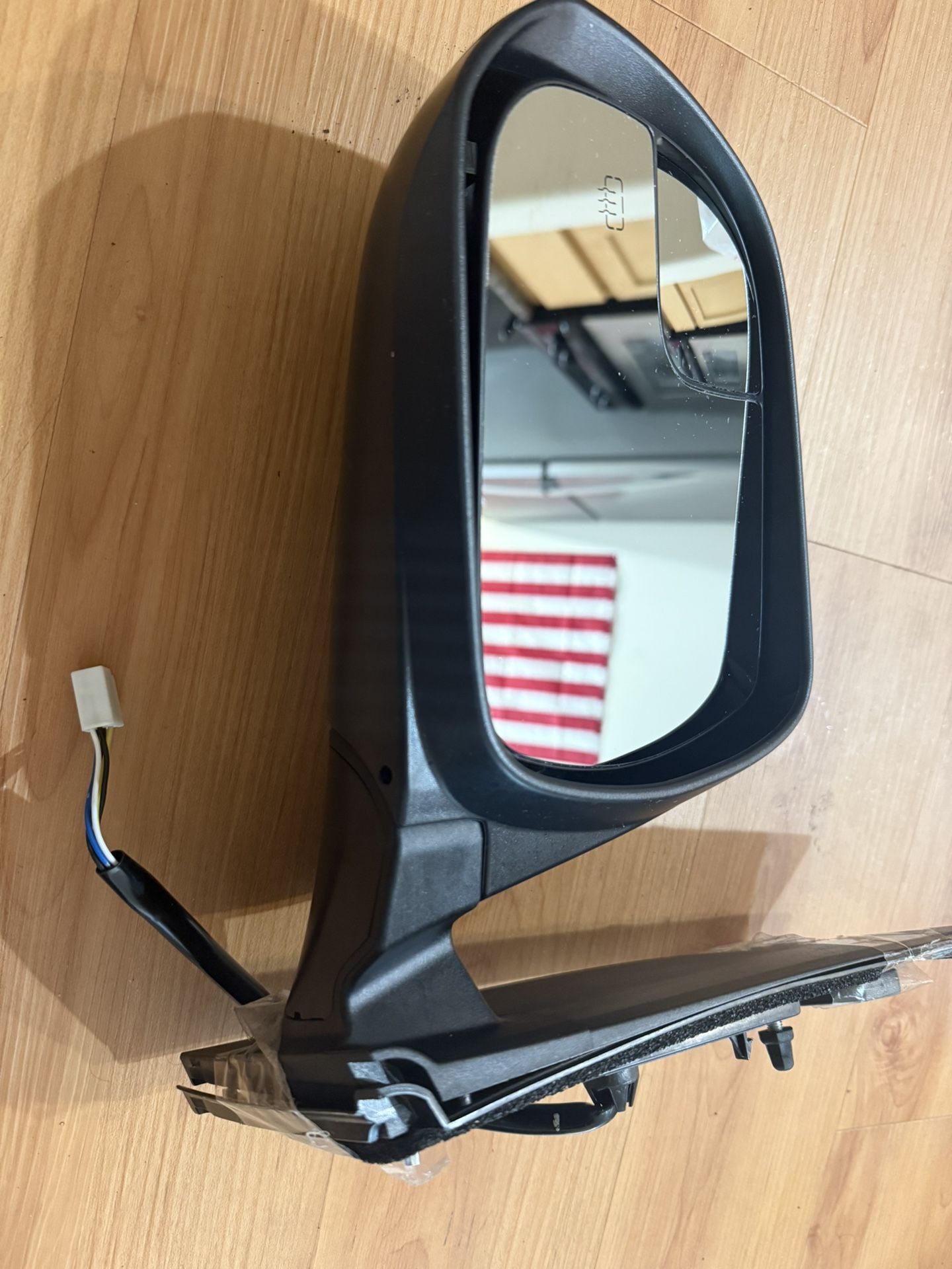 Car Side Mirror – Heated with Blind Spot Panel – Like New