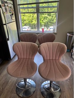 Set of 4 Pink Velvet Shell Back Swivel Bar Stools