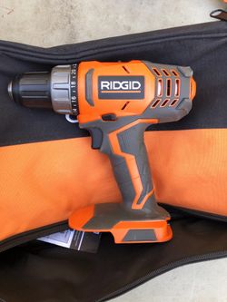 w Ridgid 18 volt R860052 1/2” drill driver with built in LED