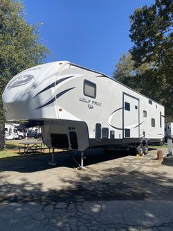 2018 Wolfpack 5th Wheel Toy Hauler