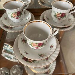 China Set - Brand New - England Rose Farfor