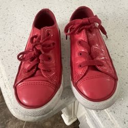 CONVERSE girls size 9