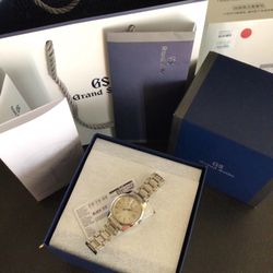 Grand Seiko Legendary 44 GS Case SBGV205.  Rare Silver-Champagne Dial.   FULL SET 