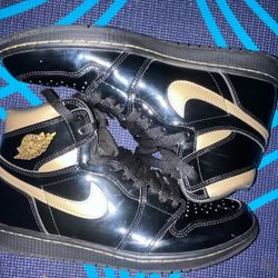 Jordan 1 retro high Black metallic gold