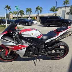 2012 Yamaha Yzf R1 With Two Brothers Exhaust 