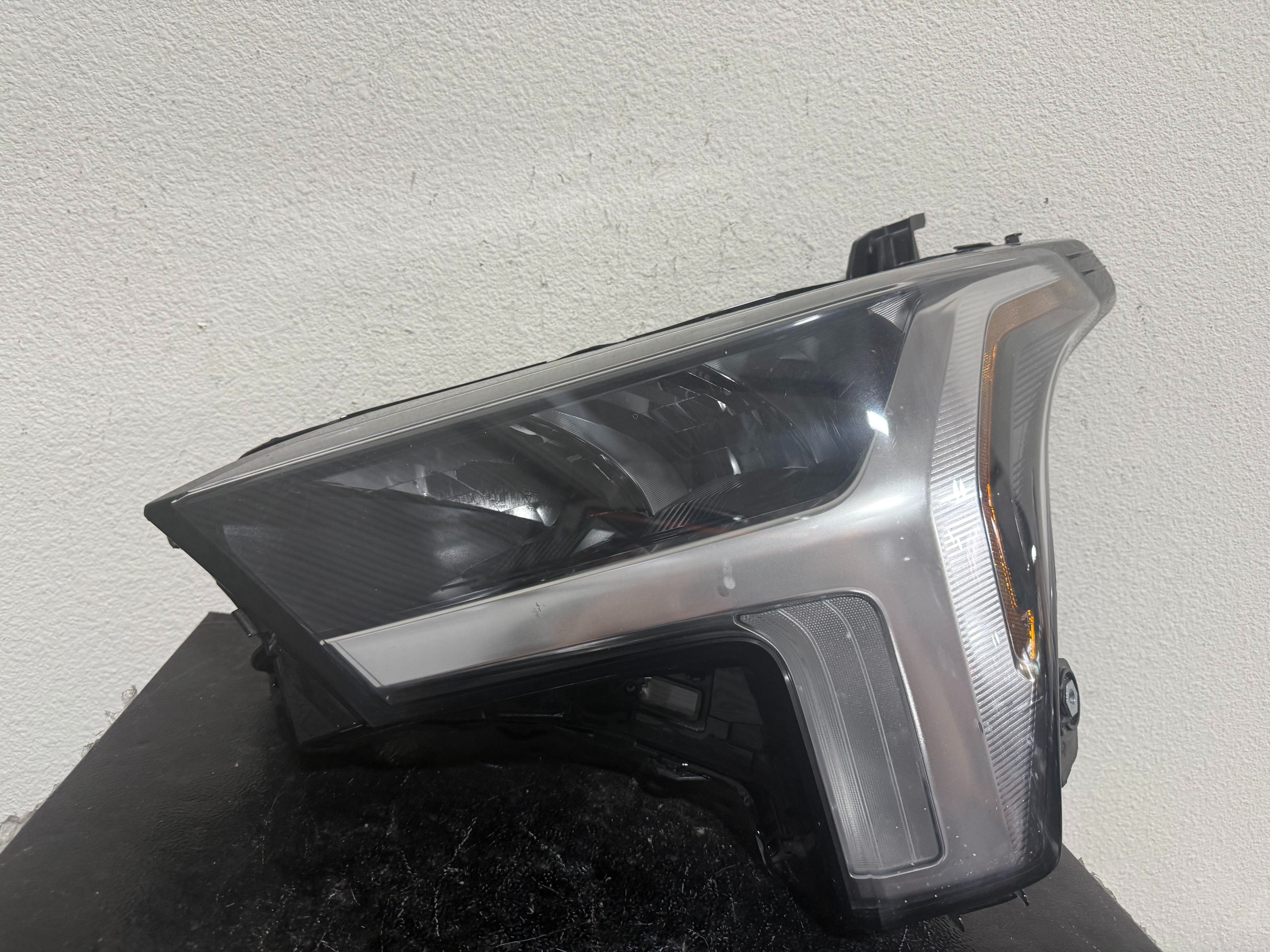 TOYOTA TUNDRA LEFT HEADLIGHT 2024