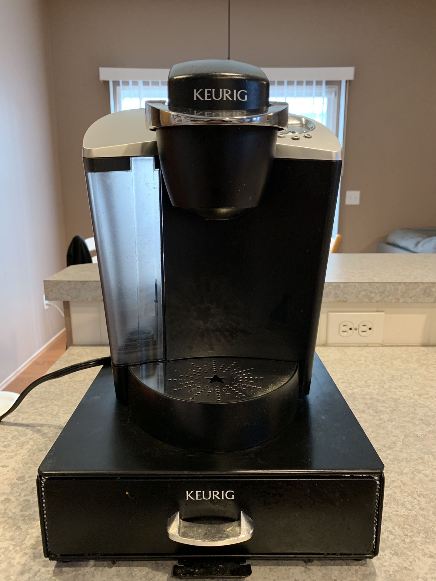 Keurig B60 coffee maker with Stand & Universal reusable filter