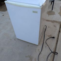 Magic Chef Mini Fridge