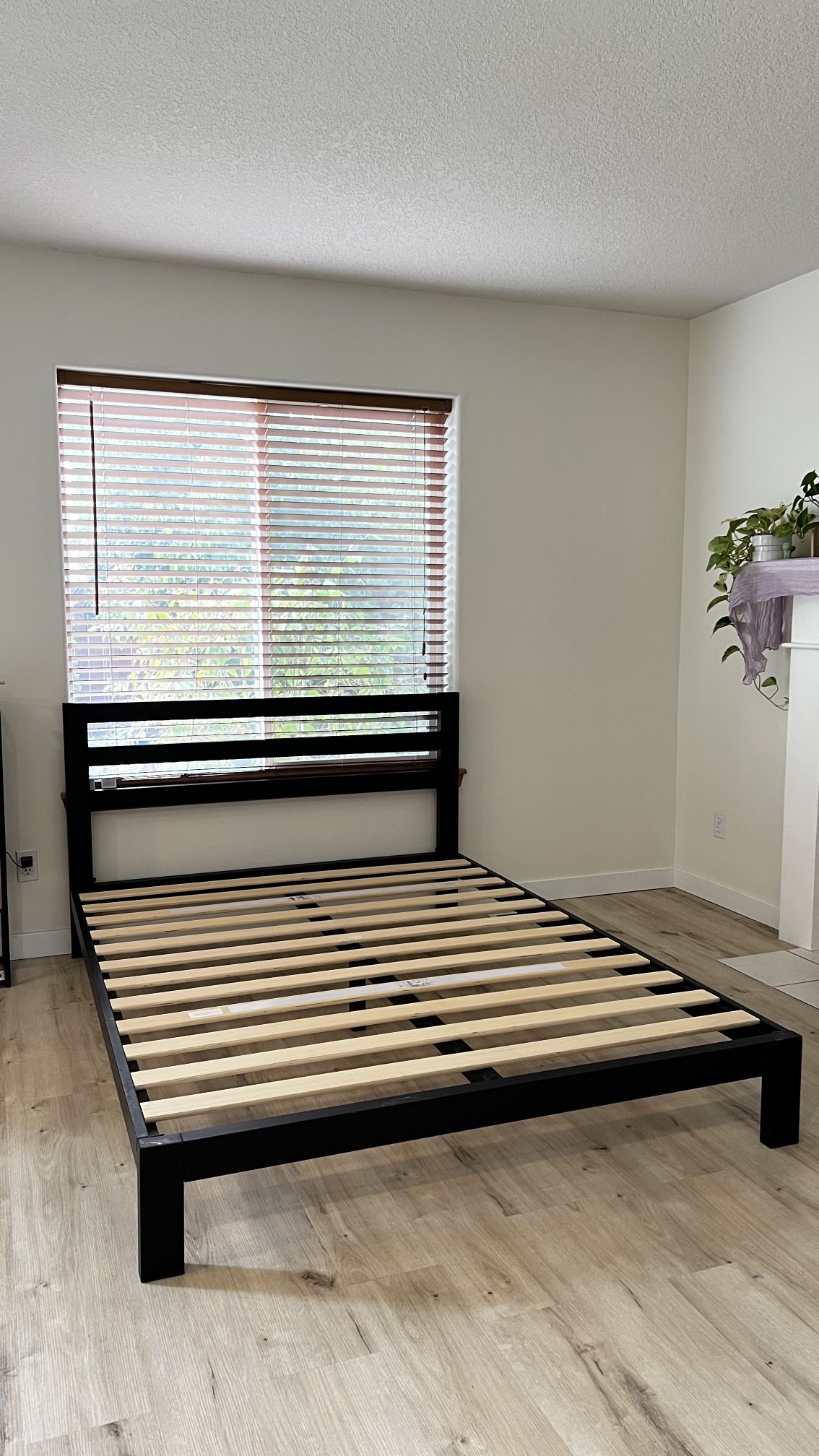 ποΈ Black Queen Bed Frame β 81 x 59.5 x 36 | No Box Spring Needed