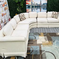 (Free Delivery 🚚🚛) Large 3-Piece Cream Colored Vintage Sectional Couch 🛋️