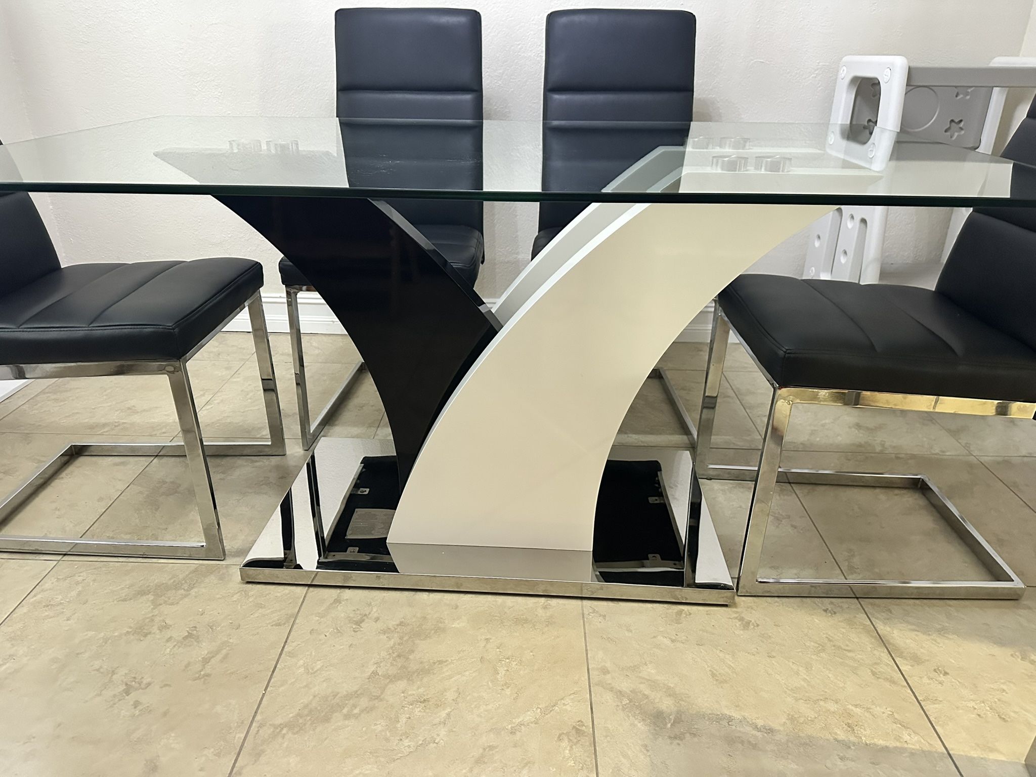 Modern Dining Table Set for 6, Dining Room Table with Tempered Glass Top. Includes 6 Black Dining Chairs