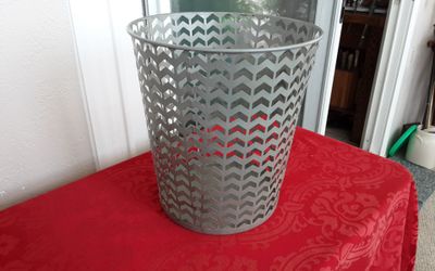 Trash can.  Very unique.  Could use for other things.  $12.  Pu 15&POWAY OR 15&8