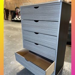 5 drawers dresser/ Five drawers dresser