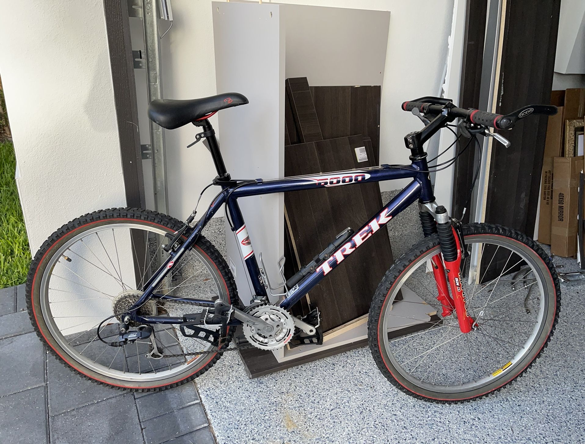 Trek 6000 Mountain Bike 49.5cm Great Condition (Used)