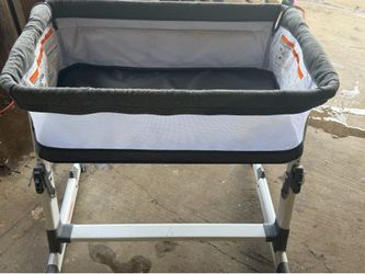 Baby bassinet adjustable with wheles Fort Worth 76104 price frim